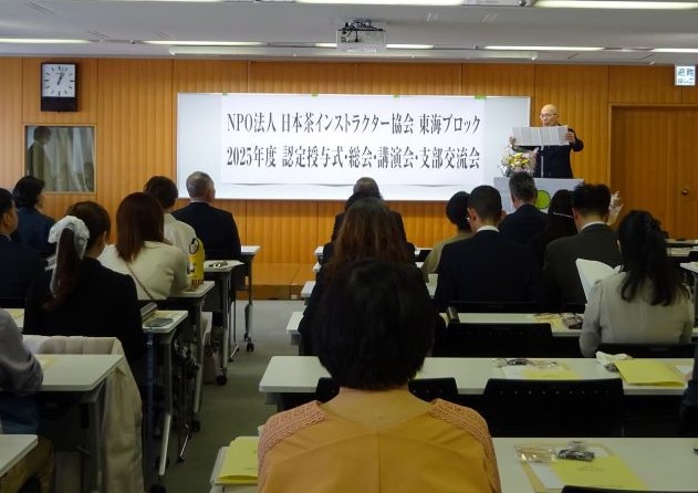 �F����^��